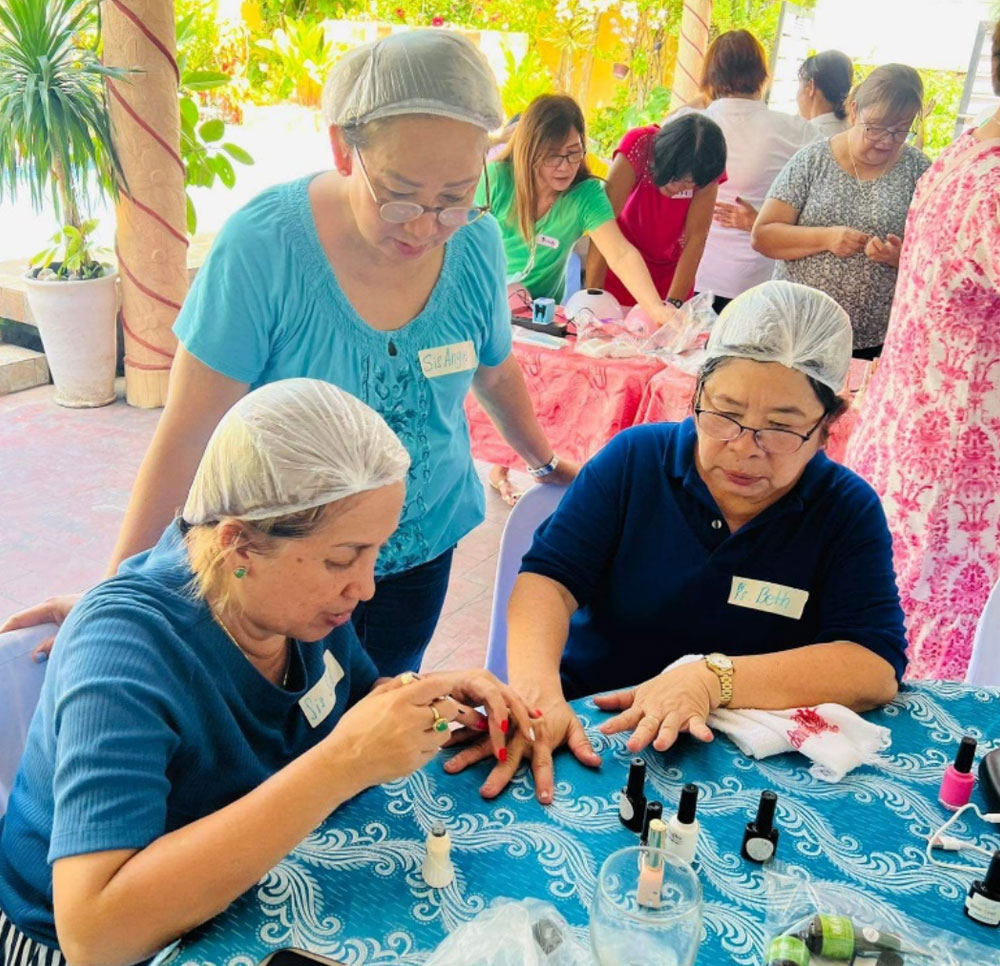 Ministering through manicure, what ladies enjoy!